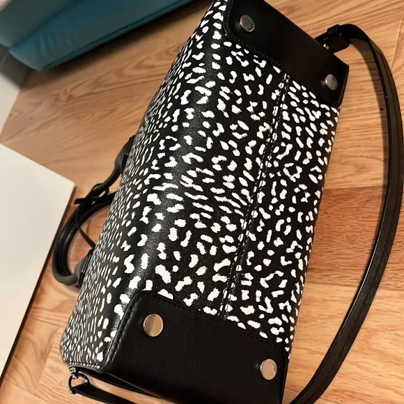 Michael Kors Mercer Leather Tote - Picture 5 of 10